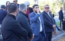 Գարեգին Բ-ի եղբայրը և նրա որդիները Ոսկեհատում խոչընդոտել են Հ. Մկրտչյանի քարոզարշավին. թեկնածուն ահազանգում է