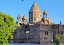 Թող այս պահին կատաղի հարձակումը մեր անձերի վրա վարանումի առիթ չդառնա. վարչապետի կոչին միացած հոգևորականների հայտարարությունը