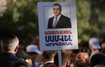 Սամվել Կարապետյանի համախոհները քարոզարշավի ժամանակ թմրանյութ են բաժանել իրար. կան ձերբակալվածներ. մանրամասներ