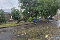 Ջրալցված նկուղներ, կոտրված ճյուղեր. Գյումրիում հորդառատ անձրևի ու քամու հետևանքները