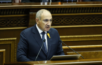 Հա, ես միլիոններ չունեմ, բայց ունեմ լեգիտիմություն. ասե՞լ եմ՝ կզցնելու եմ, ուրեմն կզցնելու եմ. վարչապետ
