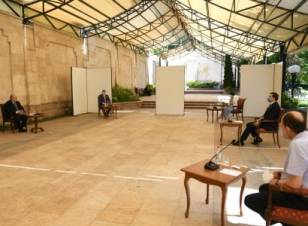  Արմեն Սարգսյանը հանդիպել է Հայաստանի ՄԻՊ–ի եւ իրավապաշտպանների հետ 