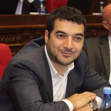 Հեղափոխությունն էլ է Միշիկը ֆինանսավորել, որ Սերժիկ պապային քցի՝ ինքը դառնա վարչապետ. պատգամավոր