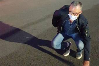 Ֆրանսահայ բժիշկ Լորան Փափազյանը, առաջին անգամ ոտք դնելով Հայաստան, ծնկի եկավ ու շոշափեց հայրենի հողը