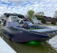 Ամերիկացին խորտակել է պիկապն ու ամենագնացը, որպեսզի փրկի իր մոտորանավակը