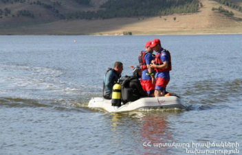 ԱԻՆ ջրափրկարարները դադարեցրել են կորած քաղաքացու ստորջրյա որոնողական աշխատանքները