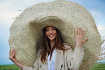 «Այս գույներն ինձ միշտ երջանկացնում են». Լուսինե Թովմասյանի հմայիչ կերպարը