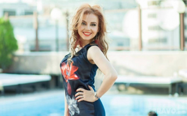 «Այս ամառը գոնե այսպես վայելենք». Սաթենիկ Հազարյանը կարմիր բիկինիով սեքսուալ լուսանկարներ է հրապարակել