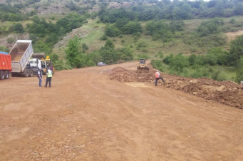 Ընթանում են Տաթև-Աղվանի 12.5 կմ ճանապարհի հիմնանորոգման աշխատանքները