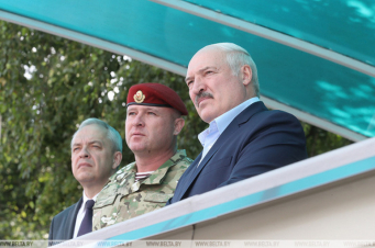 «Ոչ ոքի չի թույլատրվում ոտքերով հարվածել իրավապահներին». Լուկաշենկոն` Մինսկում փողոցային ակցիաների մասին (լուսանկարներ)