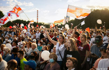 Բելառուսում ընդդիմադիր թեկնածուի հանրահավաքների ժամանակ լրագրողներին բերման են ենթարկում, քարոզարշավը՝ ճնշում