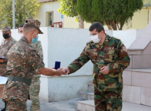 Արայիկ Հարությունյանը պետական բարձր պարգեւներ է հանձնել ՊԲ ՀՕՊ ստորաբաժանման մի խումբ զինծառայողների