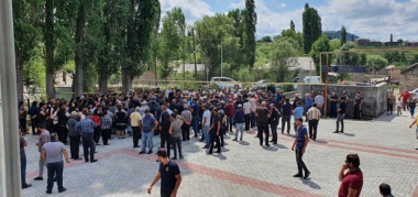 «Մեր պահանջն այն է, որ տղաներին չտանեն ». Ախալքալակում սպանված երիտասարդի գյուղում բողոքի ակցիա է (ֆոտո)