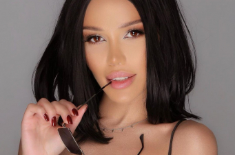 Անահիտ Սիմոնյանը՝ նուրբ դիմահարդարմամբ. լուսանկար