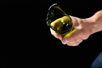 Վանաձորցին շշով հարվածել է ընկերոջ գլխին, կոտրված շշի սուր եզրով անջնջելի այլանդակել դեմքը. Մեղադրանք է առաջադրվել