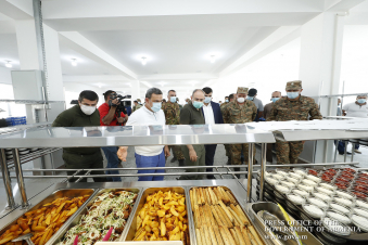 Նիկոլ Փաշինյանը ՊԲ զորամասերից մեկում ներկա է գտնվել նորակառույց ճաշարանի բացմանը (լուսանկարներ)