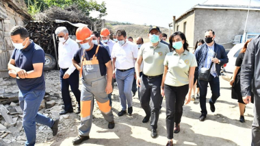 Վարչապետ Նիկոլ Փաշինյանի հետ  սահմանամերձ Չինարի գյուղում ենք. Աննա Հակոբյան  ( լուսանկարներ)