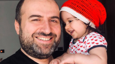 Ուրախ կարմիր գլխարկը. Էրիկ Գրիգորյանը նոր լուսանկար է հրապարակել դստեր հետ