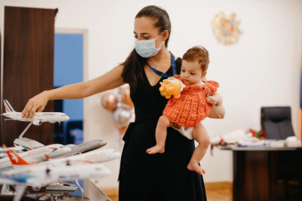 Տաթևիկ Ռևազյանն աշխատանքի է գնացել դստեր հետ (լուսանկարներ)