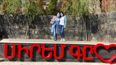 Աննա Հակոբյանի նոր լուսանկարները Գյումրիից