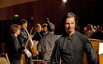 Հայտնի դիրիժոր Թեոդոր Կուրենտզիսը համերգի հոնորարը փոխանցել է Արցախի երեխաներին