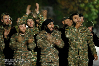 Դեպի ռազմաճակատ. նրանք գիտեն, թե որտեղից է սկիզբ առնում մեր երկրի սահմանը եւ որտեղ է ավարտվում. տեսանյութ