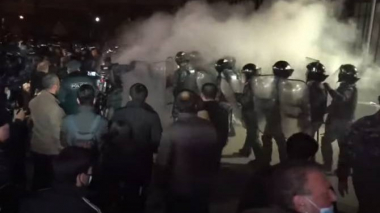 Հանրահավաքի մասնակիցների ուղղությամբ ծխանռնակ նետելու գործը մեղադրական եզրակացությամբ ուղարկվել է դատարան