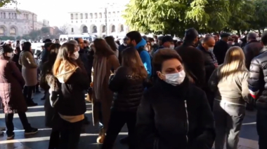 Անհետ կորած զինծառայողների ու գերիների ծնողների ակցիան Կառավարության դիմաց ավարտվեց. նրանք կհանդիպեն պաշտպանության նախարարի հետ 