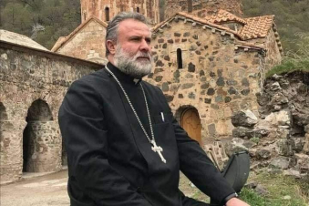 Դադիվանքի վանահայր տեր Հովհաննեսը ժամանակավոր տեղափոխվել է Սուրբ Երրորդություն եկեղեցի