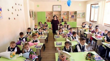 Ստեփանակերտում գործում են 2֊րդ, 7֊րդ, 8֊րդ, 11֊րդ և ֆիզմաթ դպրոցները