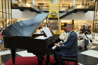 Ռուս դաշնակահարը ռեկորդային 9 ժամ տևողությամբ համերգ է տվել՝ նվիրված Թաիլանդի միապետի հիշատակին