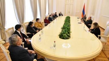 Արմեն Սարգսյանը հանդիպել է գիտության, կրթության, մշակույթի ոլորտները ներկայացնող մտավորականների հետ