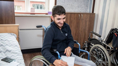 Ամանորյա բացիկներ բուժում ստացող զինվորներից արցախցի երեխաներին