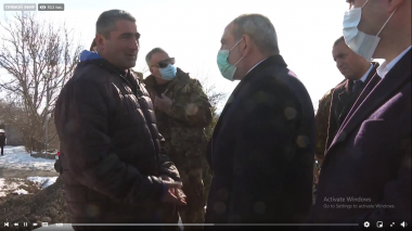  Վարչապետը Սիսիանի քաղաքային պանթեոնում հարգանքի տուրք է մատուցում մեր հերոսների հիշատակին. Ուղիղ