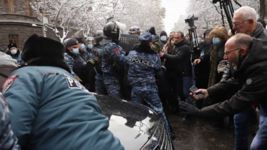 Ձերբակալվել է հանրահավաքի ընթացքում բռնությամբ իշխանությունը զավթելու կոչով հանդես եկած անձը