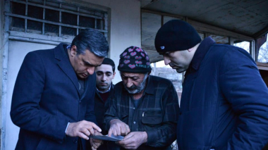 Շուռնուխ գյուղի բնակչի անասնաշենքը GPS համակարգի կիրառության արդյունքում բաժանվել է 2 մասի` «ադրբեջանական» և «հայկական»: