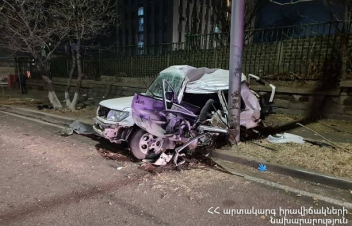 Խոշոր վթար Երևանի Իսակովի պողոտայում. արգելափակված վարորդին դուրս են բերել փրկարարները