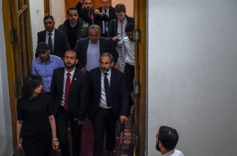 Ավարտվել է վարչապետի ու «Իմ քայլը» խմբակցության հանդիպումը. հայտնի է՝ ինչ է քննարկվել