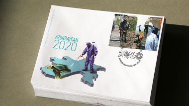 Նամականիշում բժշկական արտահագուստով մարդը քիմիական ախտահանման է ենթարկում Արցախը հայերից