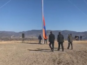 Ճակատեն գյուղ տանող ճանապարհին տեղադրվել է 30մ բարձրությամբ և 40 քառ.մ մակերեսով հայկական եռագույնը