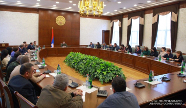 ԱՀ նախագահը ԱՍՄՀ նախարարի և տեղակալների հետ քննարկել է սոցիալական ծրագրերի ընթացքը