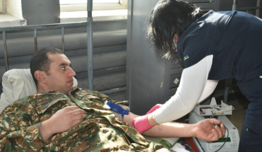 Զինծառայողներն արյուն են հանձնել