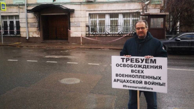 Հայ գերիներին ազատ արձակելու պահանջով Մոսկվայում խաղաղ ակցիան շարունակվում է