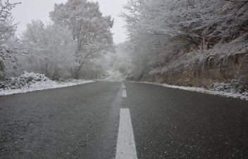 Արցախը Հայաստանին կապող ավտոճանապարհին տեղ-տեղ առկա է մերկասառույց