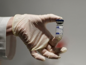 Լիբանանում մեկնարկել է կորոնավիրուսի դեմ պատվաստման արշավը. առաջինը պատվաստվել է 93-ամյա դերասանը