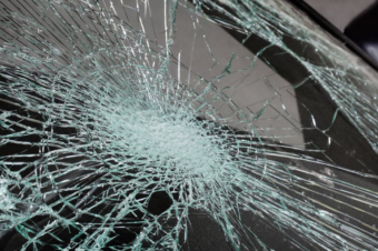 Հրազդանում մեքենան բախվել է էլեկտրական սյանը և հայտնվել դաշտամիջյան հատվածում․ կան տուժածներ