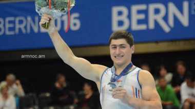 Արթուր Դավթյանը ևս երեք ոսկե մեդալ է նվաճել, օղակների վարժությունում հաղթել է Արթուր Ավետիսյանը