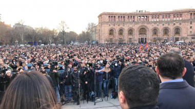 Այս պահին ՀՀ Հրապարակը լեփ - լեցուն է. լուսանկարներ