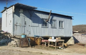 120 օրվա գերությունից վերադարձած Ա.Գ.-ի համար հայրենի գյուղում տուն կկառուցենք՝ մետաղական տնակի փոխարեն. Արեն Մկրտչյան