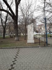 «Հայ բարերաների ճեմուղի» հուշահամալիրից առևանգվել են բոլոր հուշարձանների մետաղյա պատկերները